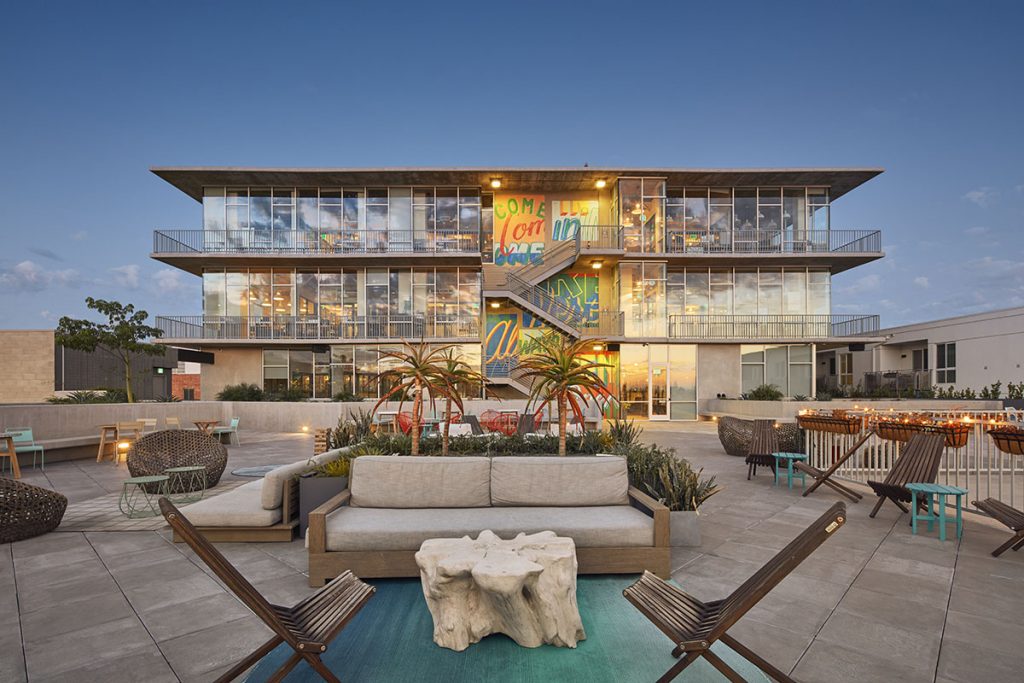 925 La Brea Rear Deck